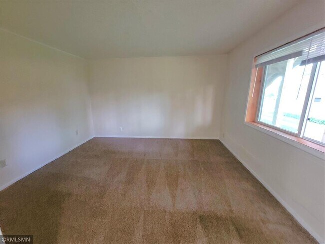 Building Photo - 545 Birchcrest Dr