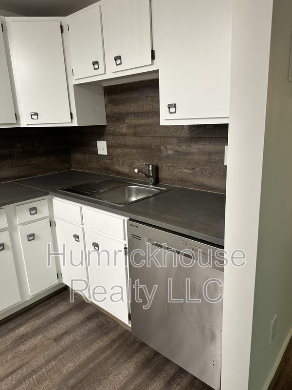 Building Photo - 3164 Central Ave