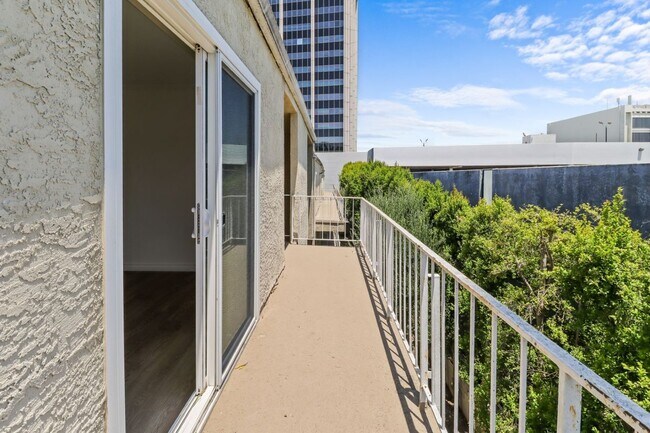 Building Photo - 4610 Densmore Ave