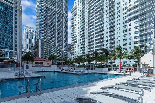 Building Photo - 1155 Brickell Bay Dr
