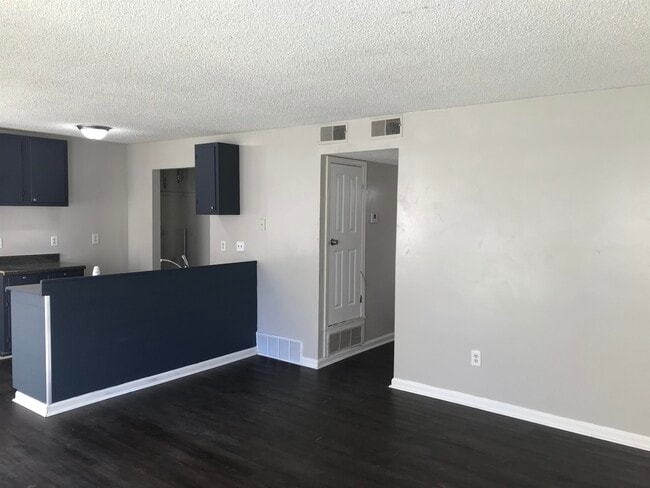 Building Photo - 48 S Bristol Rd