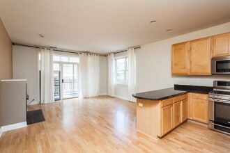 Building Photo - 2330 W St Paul Ave