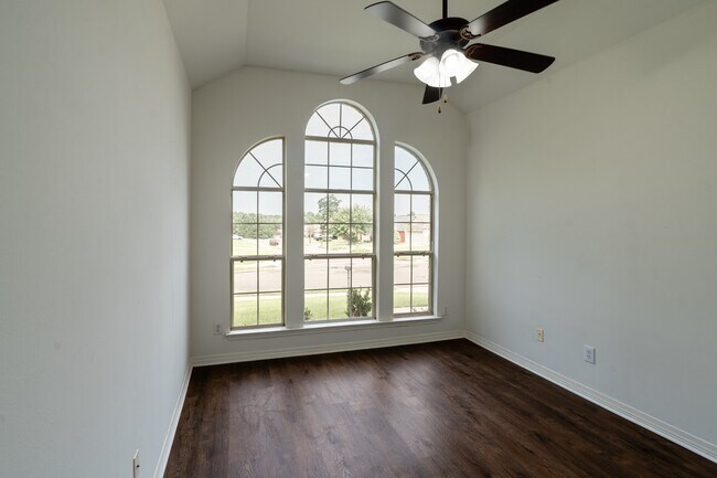 Building Photo - 1375 Selby Phillips Dr
