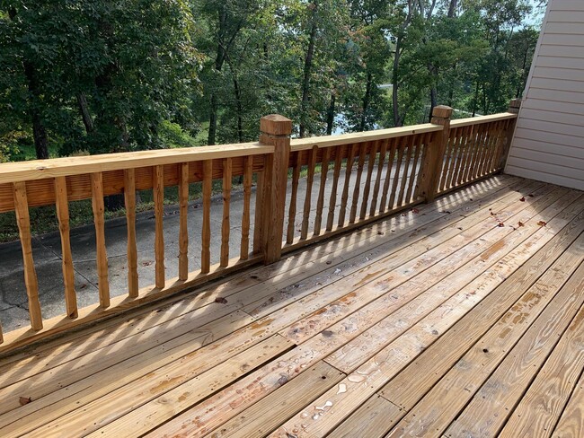 Building Photo - 3499 Lakeside Ct