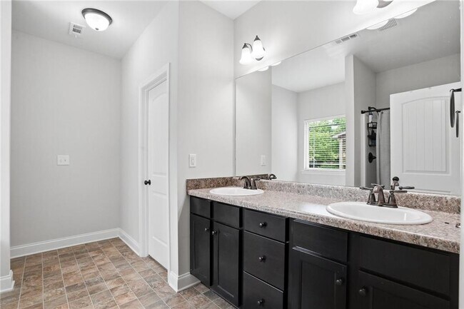 Building Photo - 612 Stevens Pl