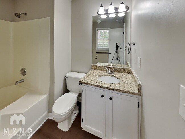 Building Photo - 258 Cove Rd