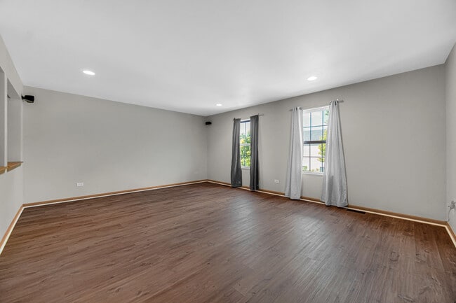 Building Photo - 5005 Corning Ct