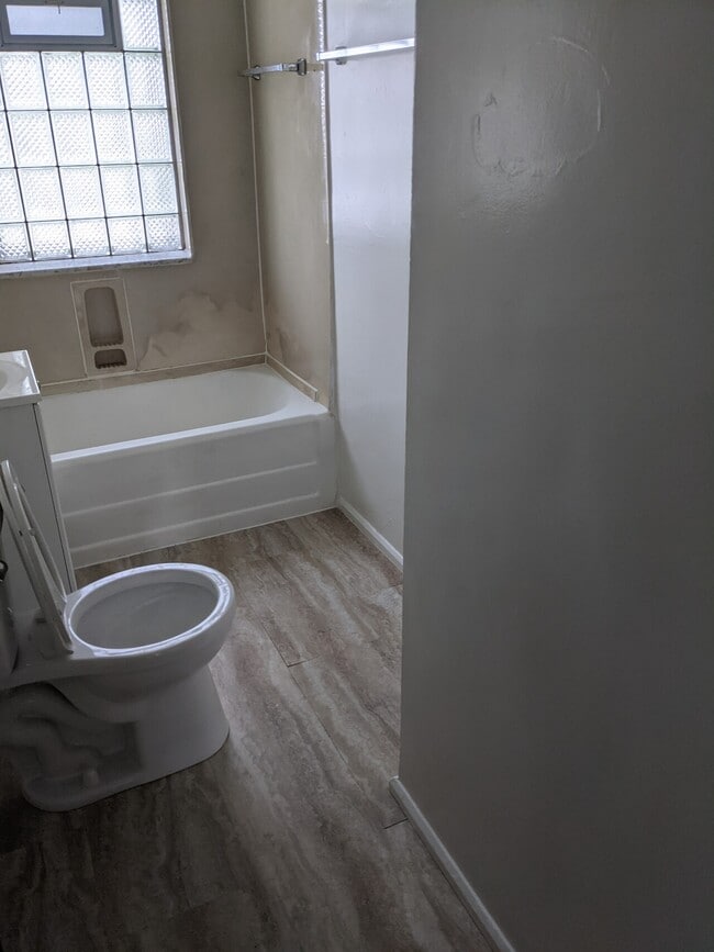 Building Photo - Farragurt Rd. 113-127