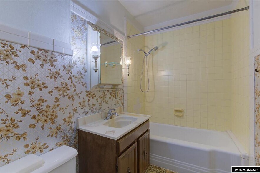 Building Photo - 205 W 13th St