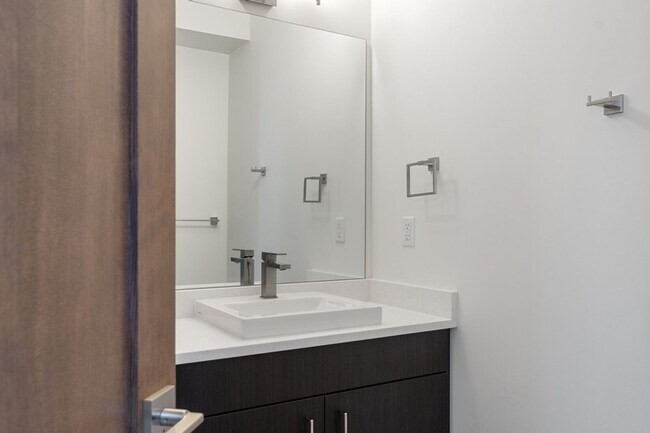 Building Photo - 2 bedroom, 2 bath townhome, close to downtown Whitefish!