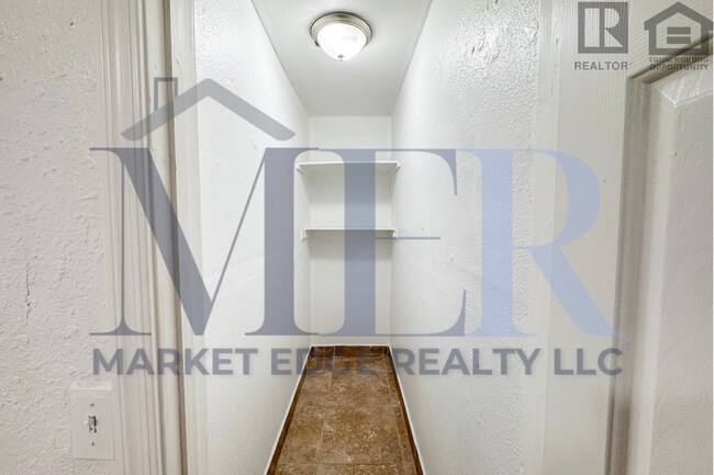 Building Photo - 1Bed/1Bath Apt at 16th St/Thomas Rd! -- NO HOA! FENCED-IN YARD! -- NO APPLICATION FEE!