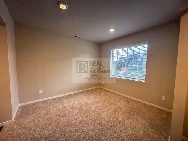 Building Photo - 3 Bedroom Home in Desirable Lipoma Firs Community – Puyallup