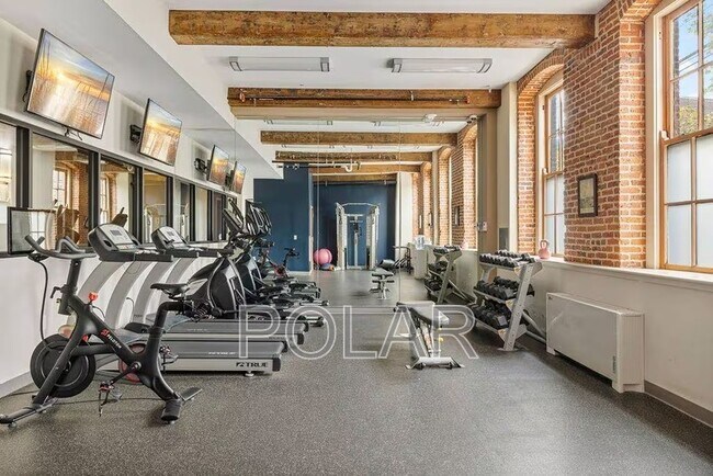 Building Photo - 154 Ave E