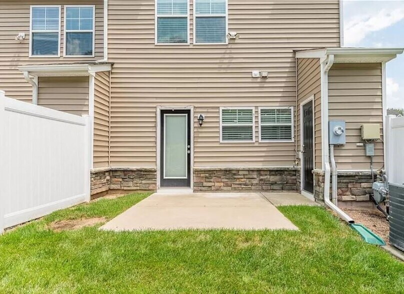 Building Photo - 10620 Marions Pl