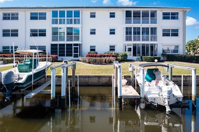 Building Photo - 130 Breakers Ct