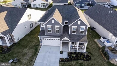 Building Photo - 215 Kingfisher Ln