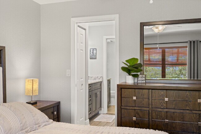 Building Photo - Beautiful Condo For Rent In St Petersburg!