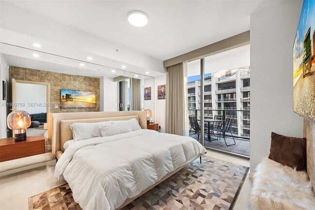 Building Photo - 1000 Brickell Plaza