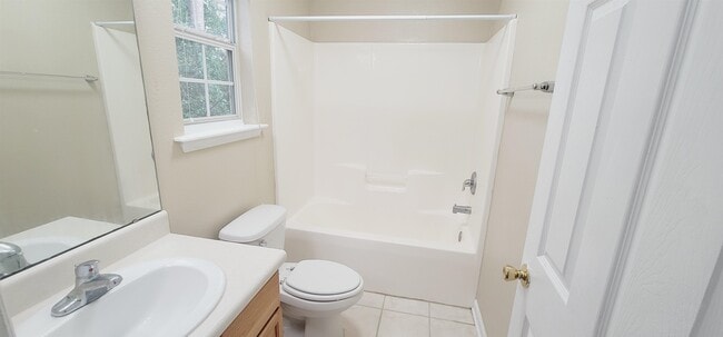 Building Photo - 2740 W Tharpe St