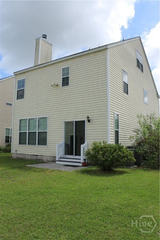 Building Photo - 10 Bushwood Dr