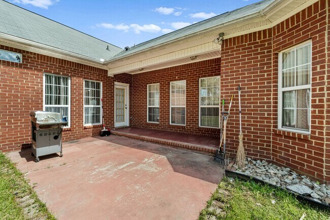 Building Photo - 790 Prairie Ln