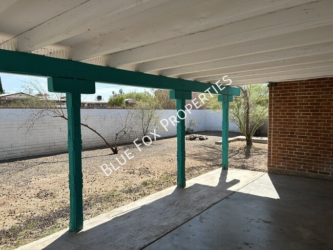 Building Photo - 1448 E Waverly St