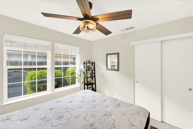 Building Photo - 209 White Oak Ln