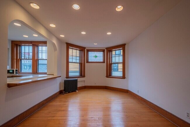 Building Photo - 2 Newport Rd