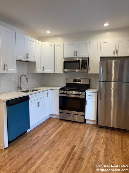 Primary Photo - 15 Radnor Rd