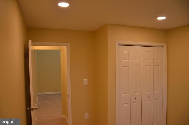 Building Photo - 1046 Spring Valley Ct