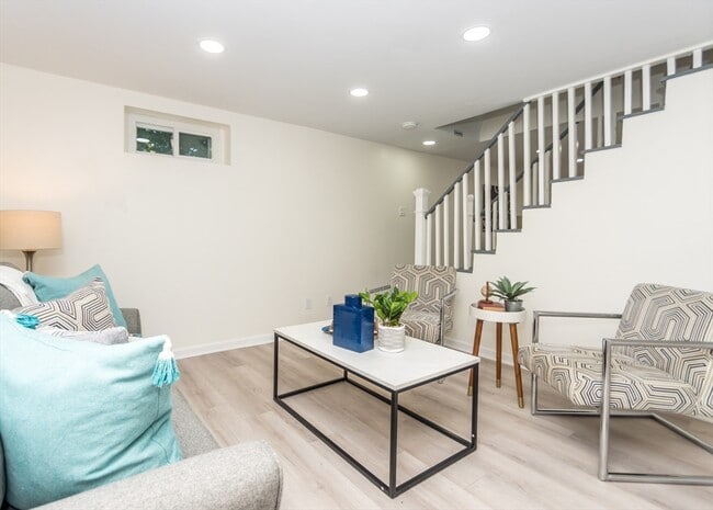 Building Photo - 23 Cheney St