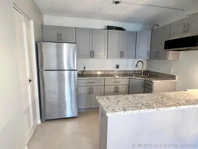 Building Photo - 231 Pine HOV Cir