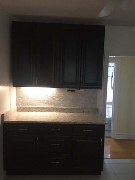 Kitchen - 723 Dobson St