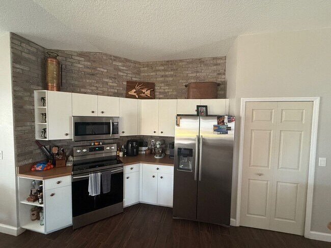 Building Photo - 3-Bedroom, 2-Bathroom Home in Waters Edge