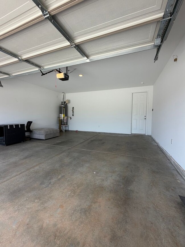 Building Photo - 334 Mistfield St