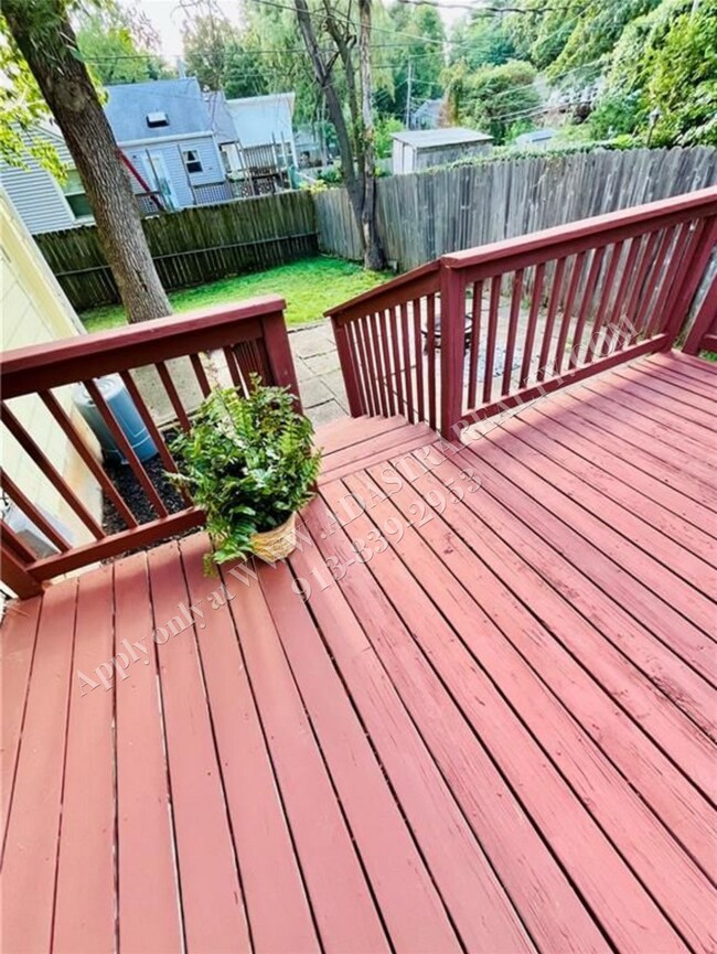 Building Photo - Charming 3 Bed 2 Bath Home-Coming SOON!