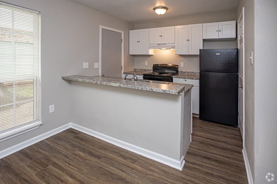 2BR, 1.5BA Townhouse - 1,093SF - Greenview East