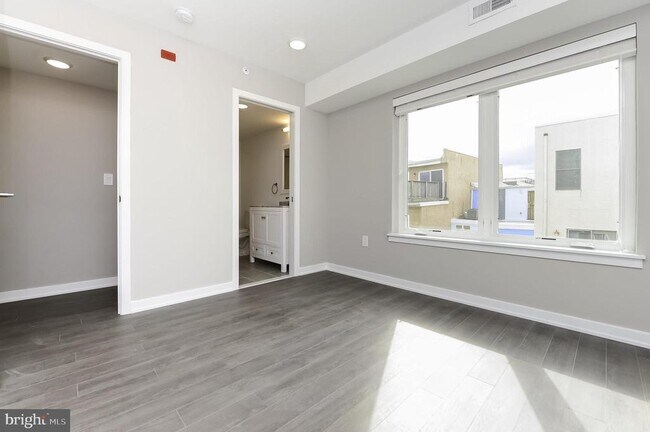 Building Photo - 726 N 19th St