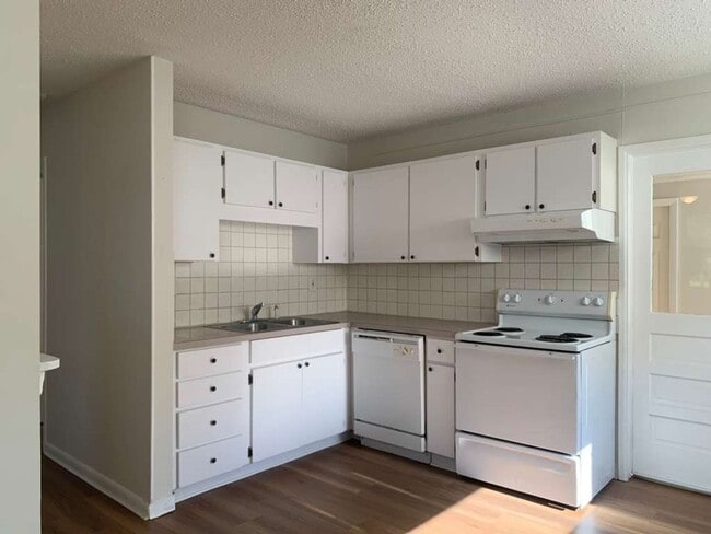Building Photo - Updated 2 Bedroom 1 Bath in Central Gulfport