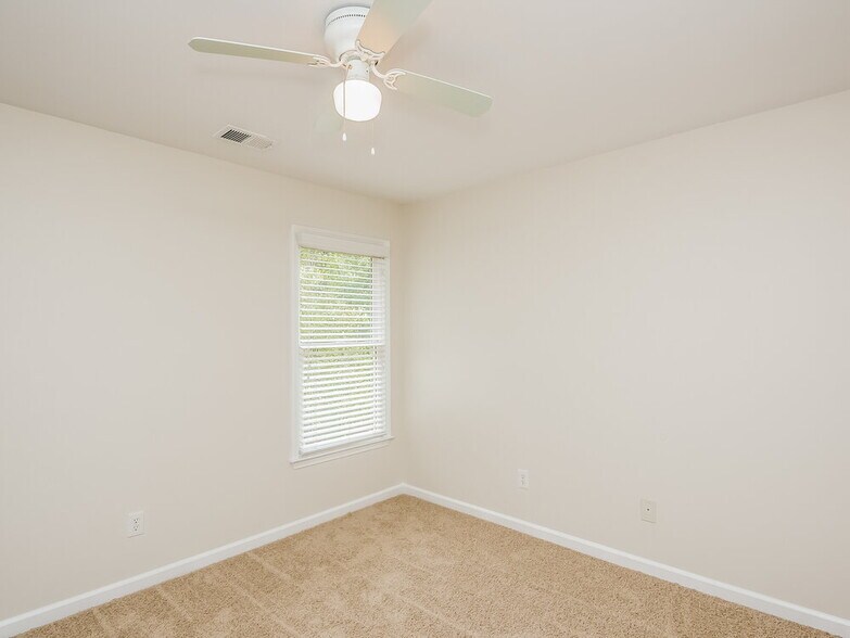 Building Photo - 3067 Woodbridge Ln