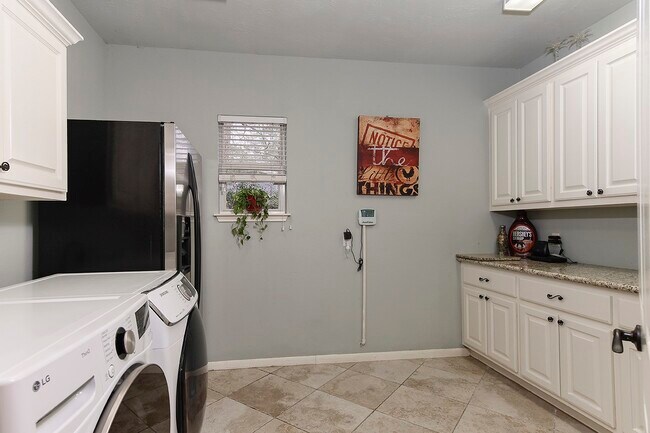 Building Photo - 31 Bluff Creek Pl