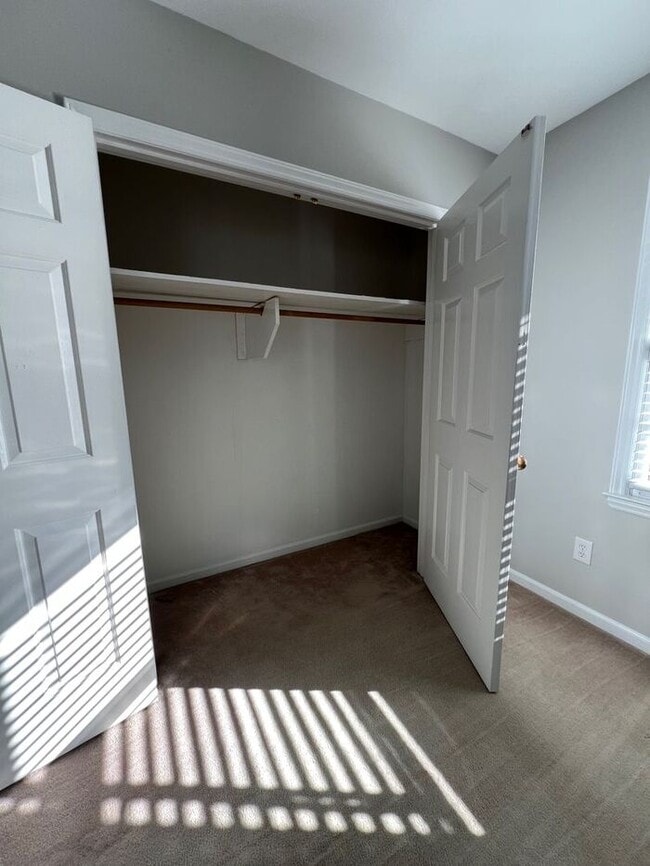 Building Photo - Wonderful 3 Bedroom Split Level Home In Sa...