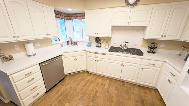 Building Photo - Furnished Sunriver 3 Bedroom Home Availabl...