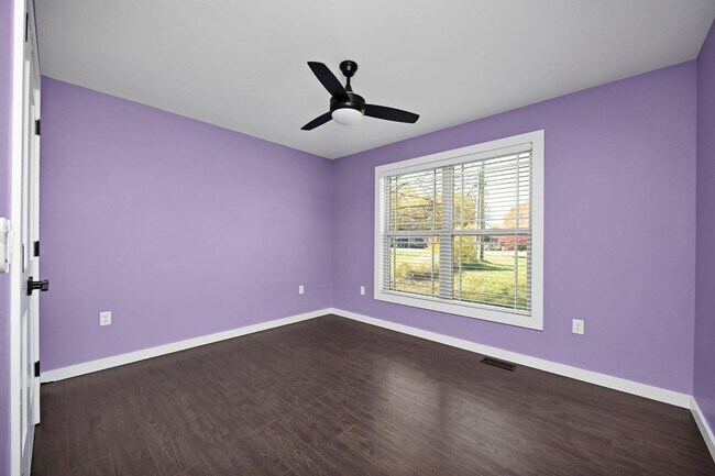 Building Photo - 369 Meadowview Dr