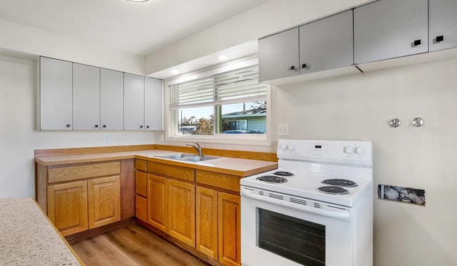 Building Photo - Updated Duplex