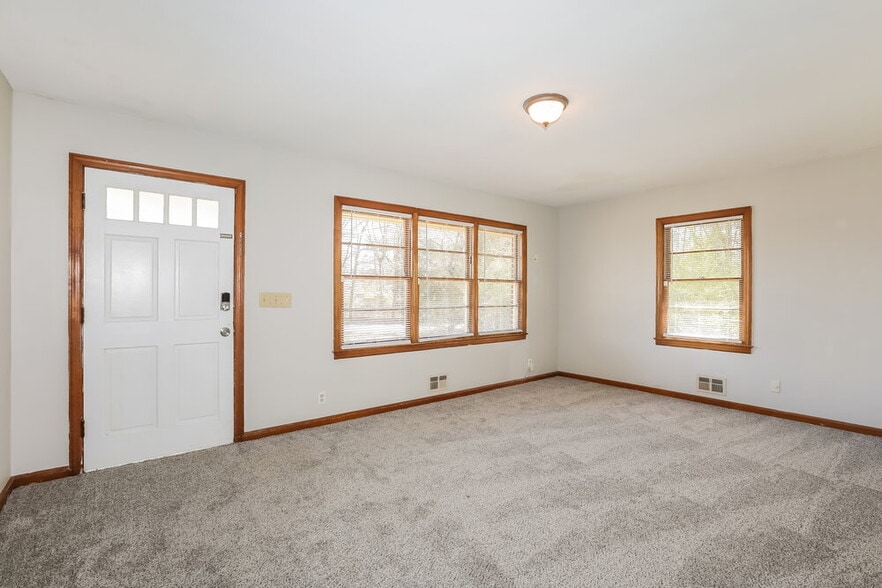 Building Photo - 2147 Camp Cir SW