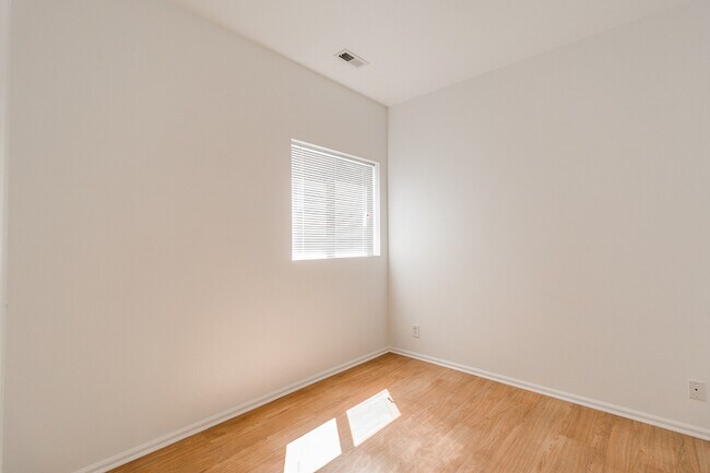 Building Photo - Beautiful 3-Bedroom, 2-Bath Home In Barger Area Of West Eugene!