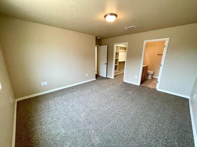 Building Photo - Built in 2024, 3 bedroom, 2 bathroom home located in Golden Valley, AZ