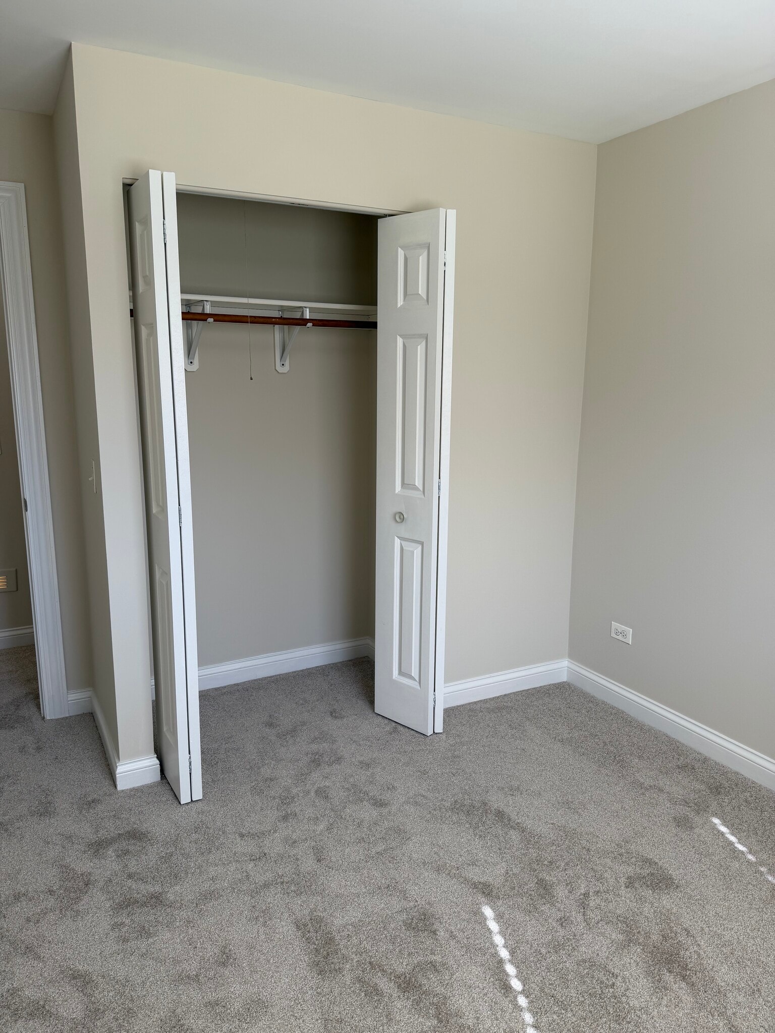 Building Photo - 681 Thorntree Ct