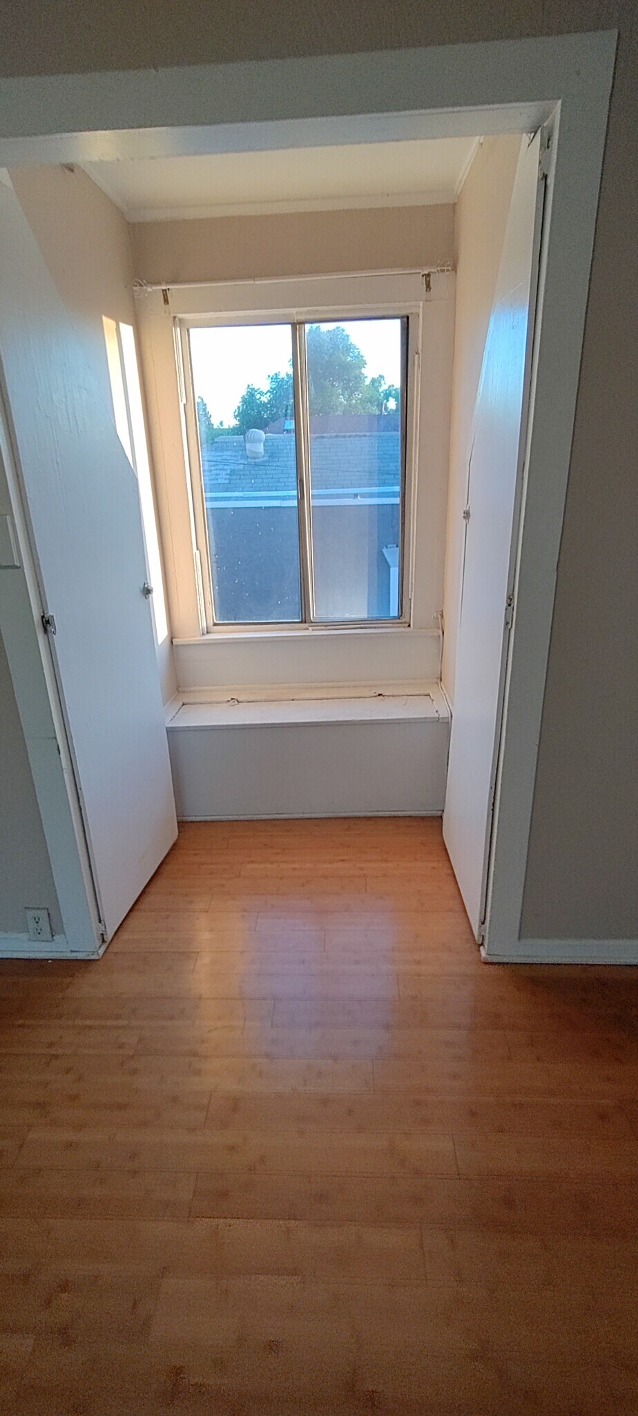 LR Nook 2 - 1150 Sanborn Ave. Apt C